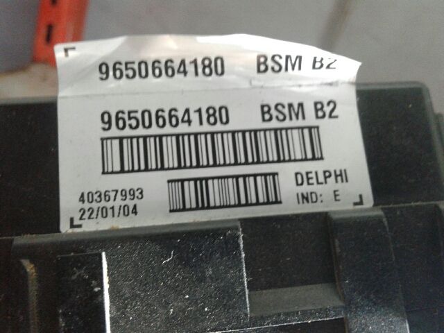 bontott PEUGEOT 206 Biztosítéktábla Utastér