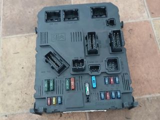 bontott PEUGEOT 206 Biztosítéktábla Utastér