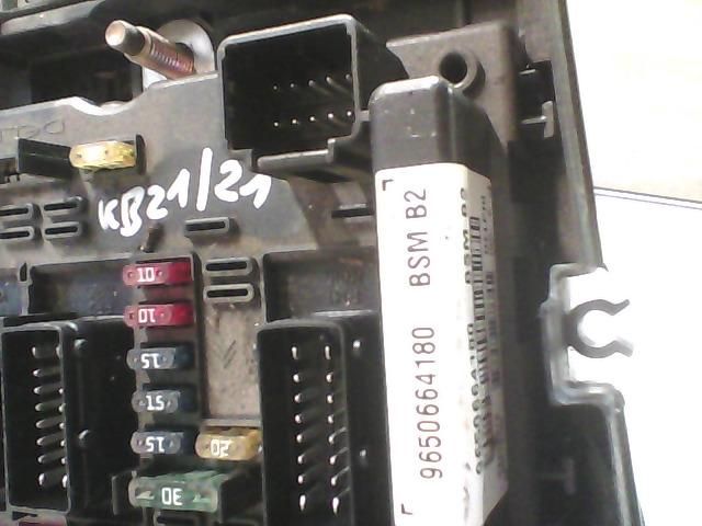 bontott PEUGEOT 206 Biztosítéktábla Utastér