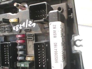 bontott PEUGEOT 206 Biztosítéktábla Utastér