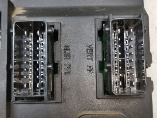 bontott PEUGEOT 206 Biztosítéktábla Utastér