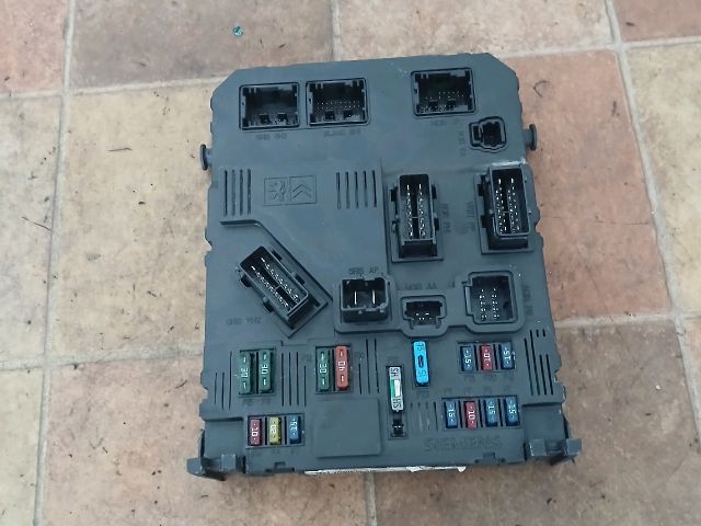 bontott PEUGEOT 206 Biztosítéktábla Utastér