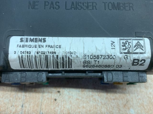 bontott PEUGEOT 206 Biztosítéktábla Utastér