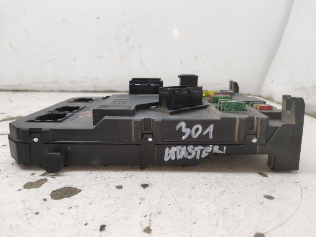 bontott PEUGEOT 206 Biztosítéktábla Utastér