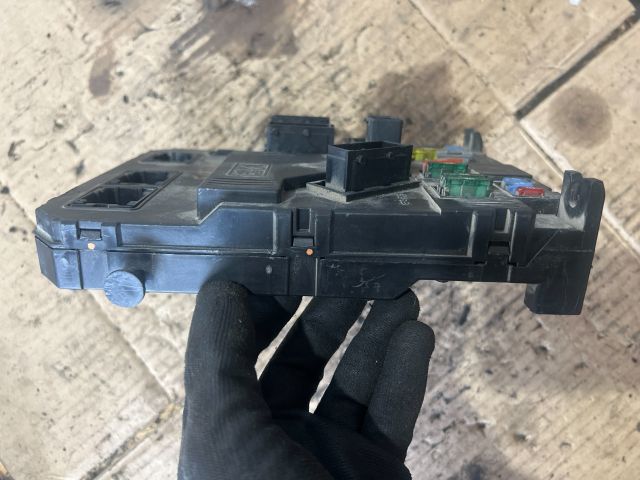 bontott PEUGEOT 206 Biztosítéktábla Utastér