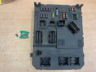 bontott PEUGEOT 206 Biztosítéktábla Utastér