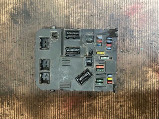 bontott PEUGEOT 206 Biztosítéktábla Utastér