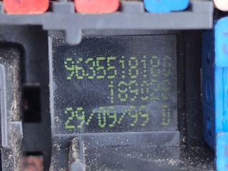 bontott PEUGEOT 206 Biztosítéktábla Utastér