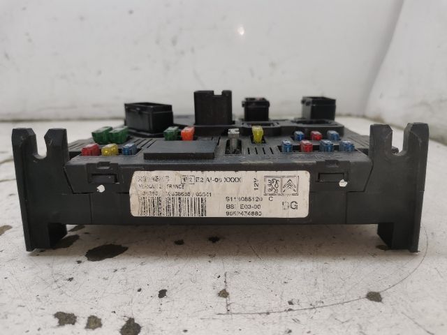 bontott PEUGEOT 206 Biztosítéktábla Utastér