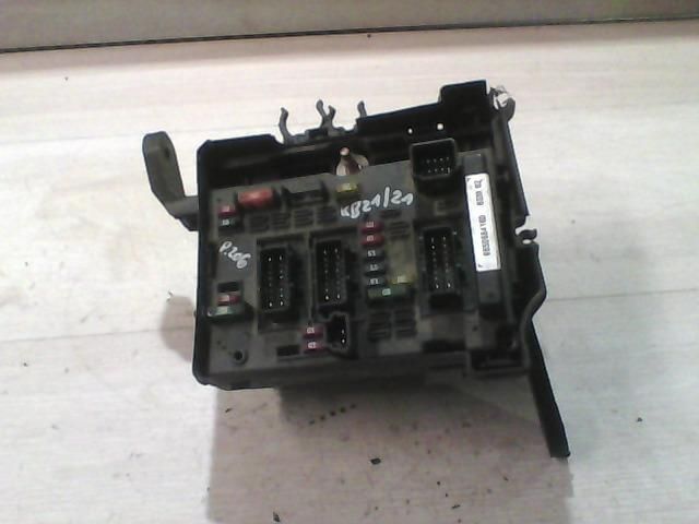 bontott PEUGEOT 206 Biztosítéktábla Utastér