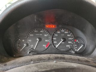bontott PEUGEOT 206 Biztosítéktábla Utastér