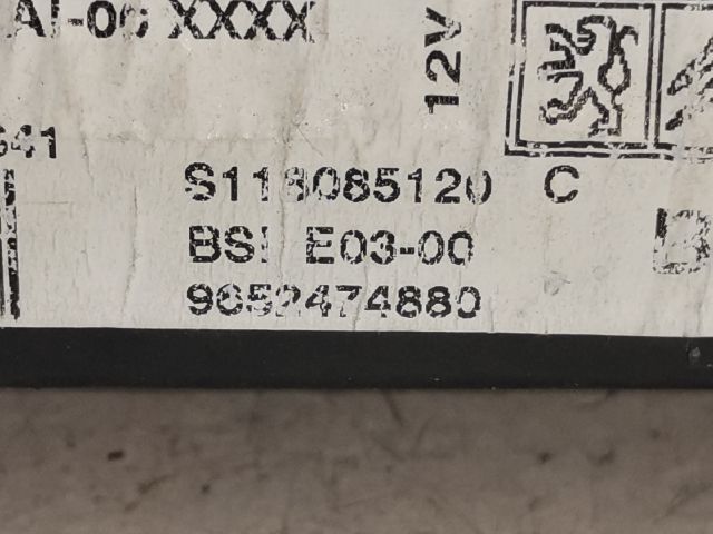 bontott PEUGEOT 206 Biztosítéktábla Utastér