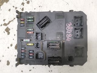 bontott PEUGEOT 206 Biztosítéktábla Utastér