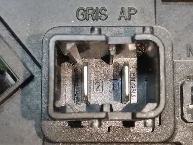 bontott PEUGEOT 206 Biztosítéktábla Utastér