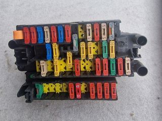 bontott PEUGEOT 206 Biztosítéktábla Utastér