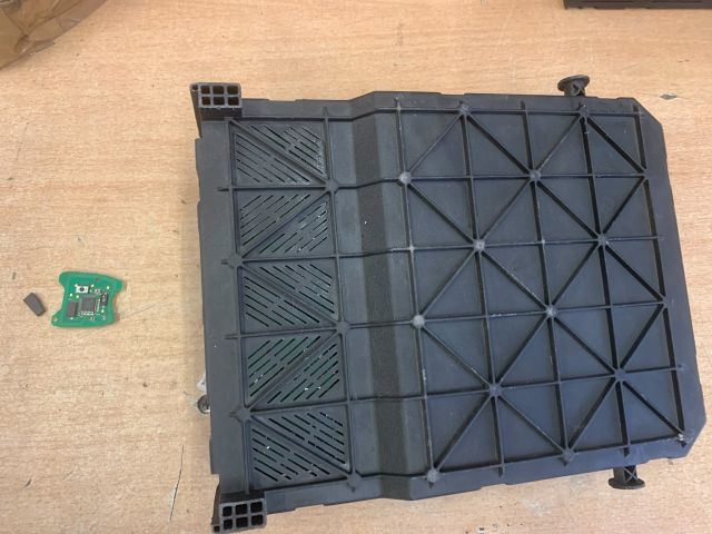 bontott PEUGEOT 206 Biztosítéktábla Utastér