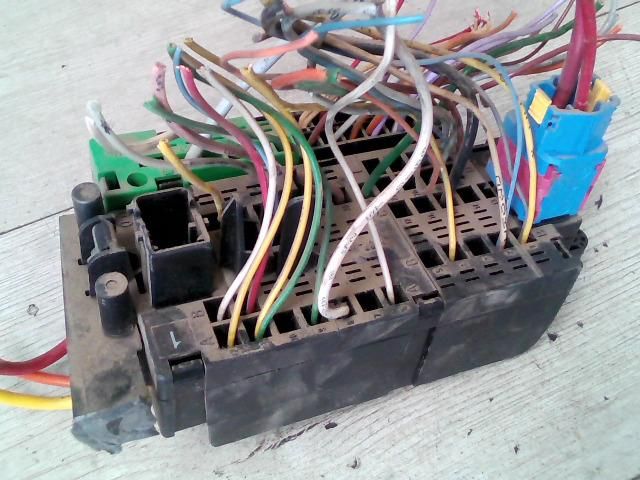 bontott PEUGEOT 206 Biztosítéktábla Utastér