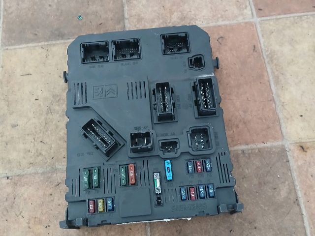 bontott PEUGEOT 206 Biztosítéktábla Utastér