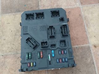 bontott PEUGEOT 206 Biztosítéktábla Utastér