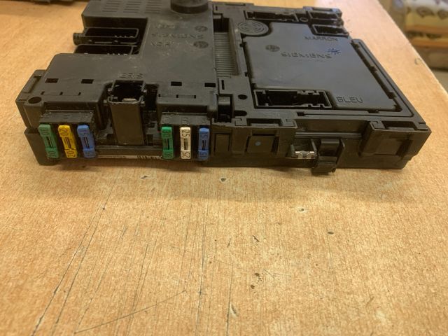 bontott PEUGEOT 206 Biztosítéktábla Utastér