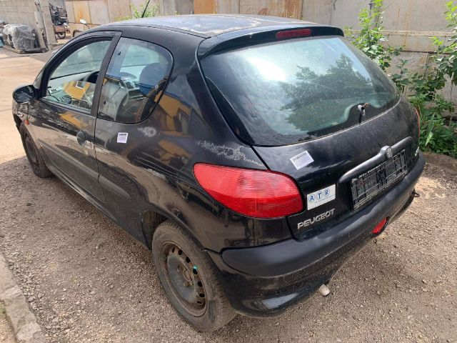 bontott PEUGEOT 206 Csomagtérajtó Burkolat Alsó