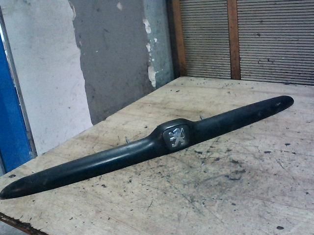 bontott PEUGEOT 206 Csomagtérajtó Díszléc