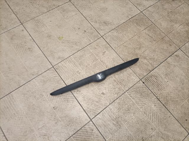 bontott PEUGEOT 206 Csomagtérajtó Díszléc