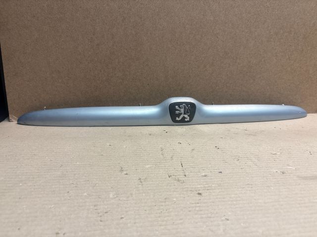 bontott PEUGEOT 206 Csomagtérajtó Díszléc