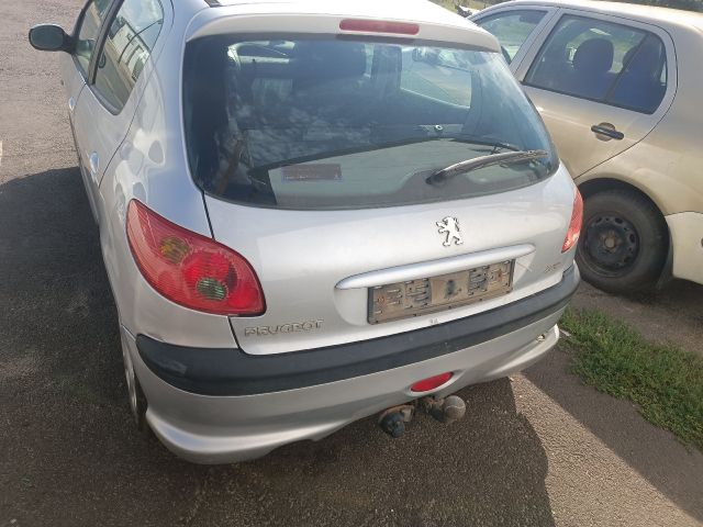 bontott PEUGEOT 206 Csomagtérajtó Gumikéder