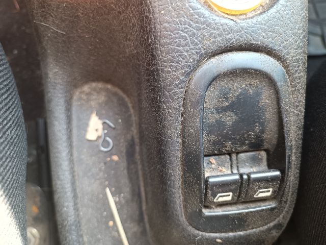 bontott PEUGEOT 206 Csomagtérajtó Gumikéder