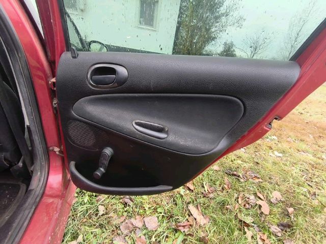 bontott PEUGEOT 206 Csomagtérajtó Gumikéder