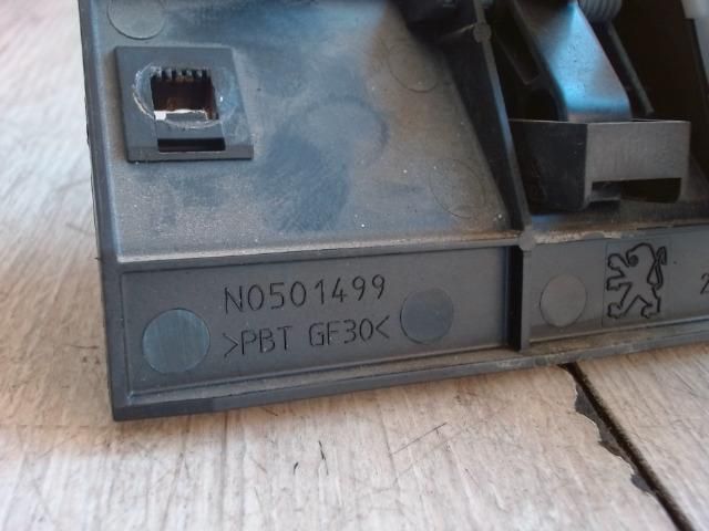 bontott PEUGEOT 206 Csomagtérajtó Kilincs