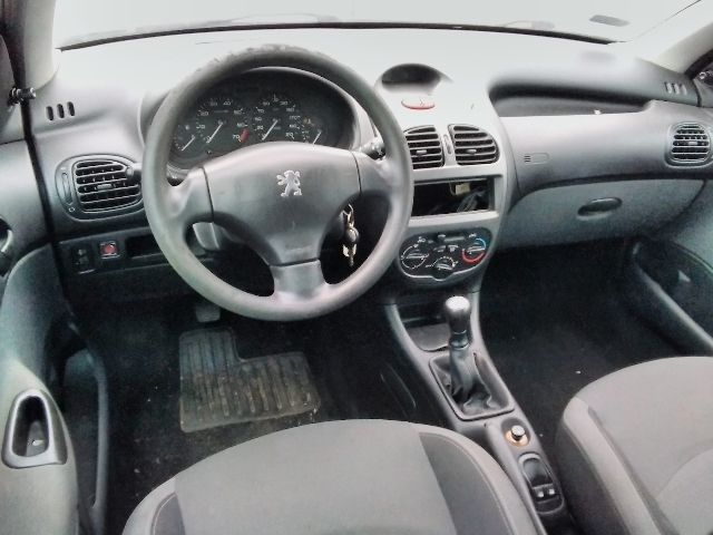 bontott PEUGEOT 206 Csomagtérajtó Zárbetét