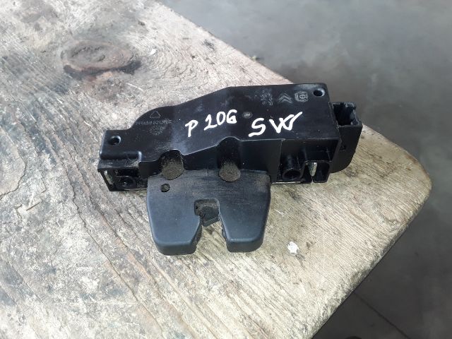 bontott PEUGEOT 206 Csomagtérajtó Zárszerkezet