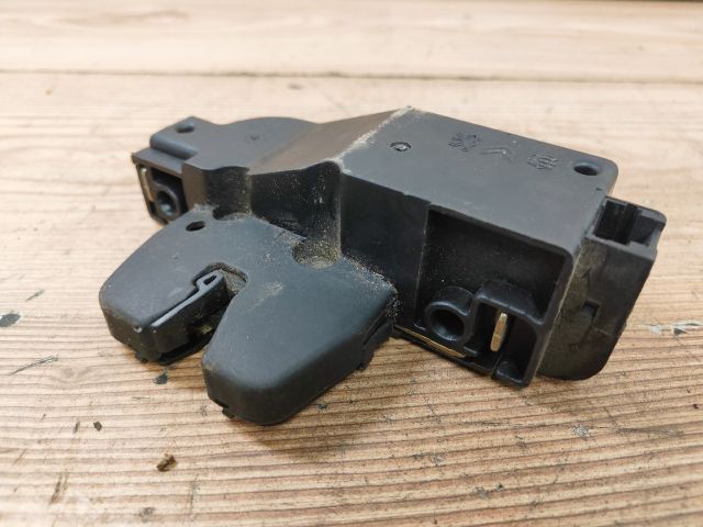 bontott PEUGEOT 206 Csomagtérajtó Zárszerkezet