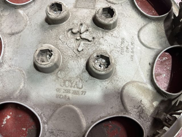 bontott PEUGEOT 206 Dísztárcsa (1 db)