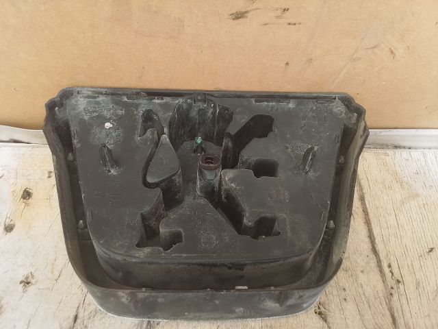 bontott PEUGEOT 206 Első Embléma