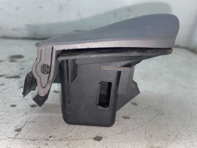 bontott PEUGEOT 206 Első Hamutartó