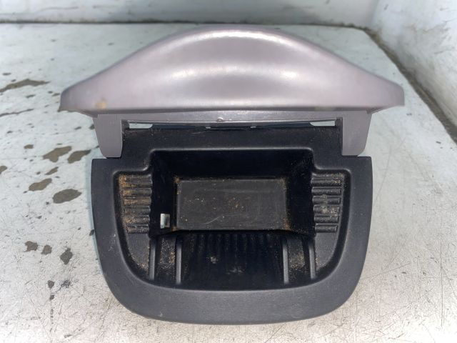 bontott PEUGEOT 206 Első Hamutartó