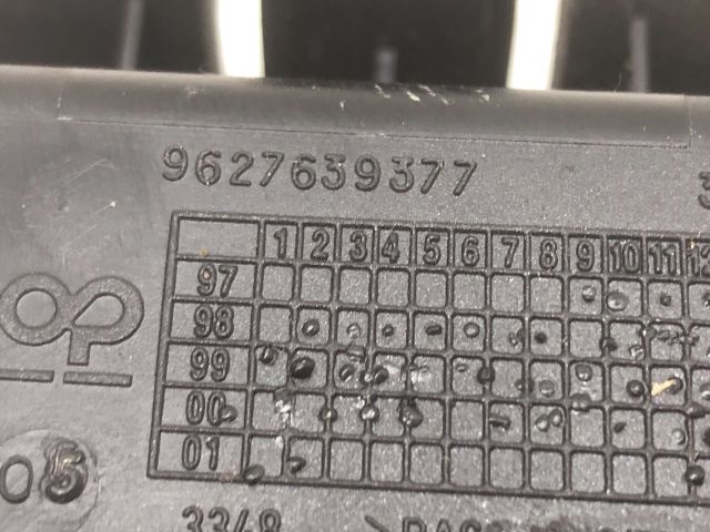 bontott PEUGEOT 206 Első Hamutartó