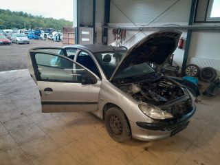 bontott PEUGEOT 206 Első Lökhárító Merevítő (Fém)