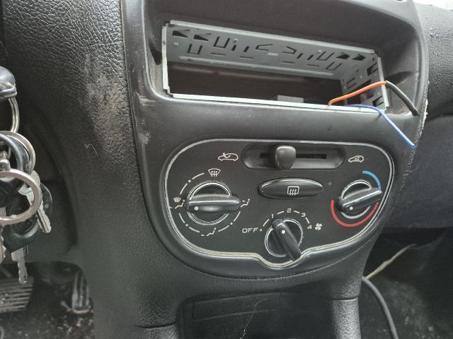 bontott PEUGEOT 206 Első Lökhárító (Részeivel)