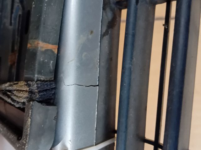 bontott PEUGEOT 206 Első Lökhárító (Részeivel)