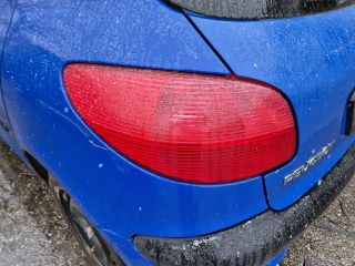 bontott PEUGEOT 206 Első Lökhárító (Részeivel)