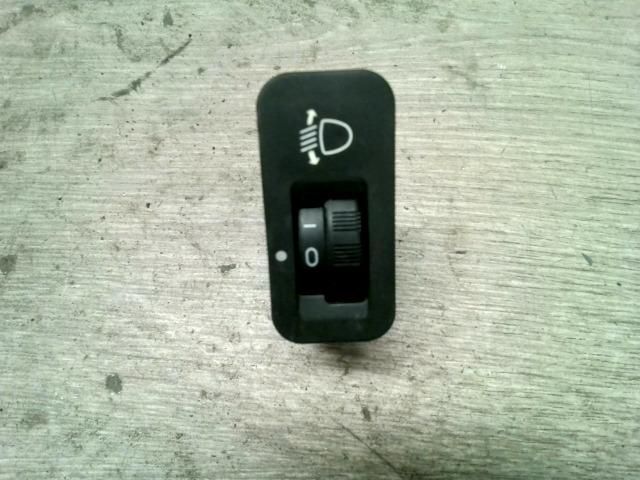 bontott PEUGEOT 206 Fényszórómagasság Állító Kapcsoló