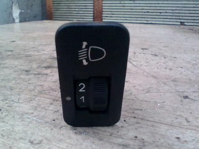 bontott PEUGEOT 206 Fényszórómagasság Állító Kapcsoló