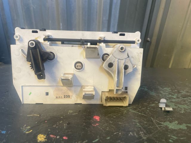 bontott PEUGEOT 206 Fűtéskapcsoló (Nem klímás)