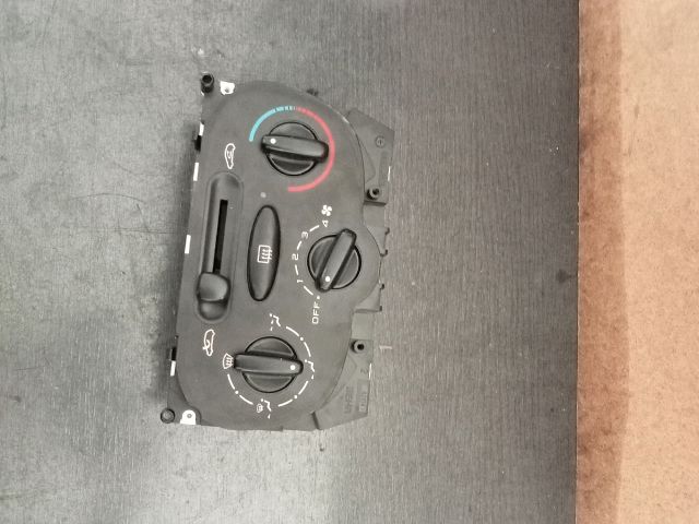 bontott PEUGEOT 206 Fűtéskapcsoló (Nem klímás)