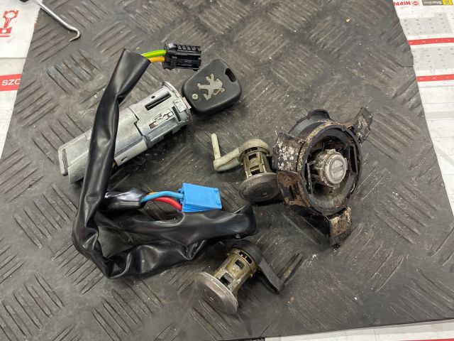 bontott PEUGEOT 206 Gyújtáskapcsoló Házzal