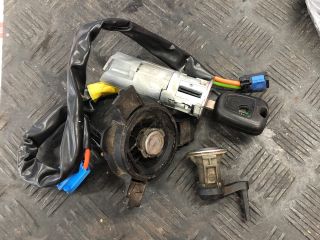 bontott PEUGEOT 206 Gyújtáskapcsoló Házzal